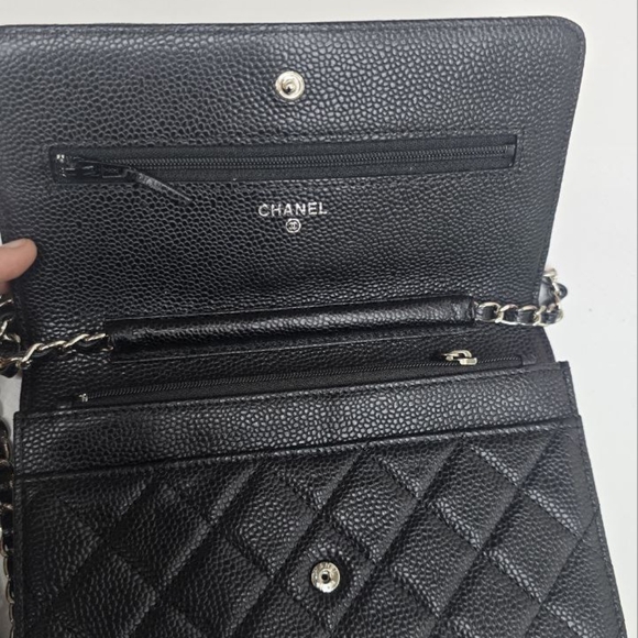 Chanel Black Quilted Crossbody Bag - Picture 5 of 8